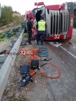 Dereboğazı yolu yine can aldı! TIR devrildi, sürücüsü öldü