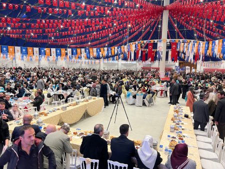AK Parti adaylarını tanıttı