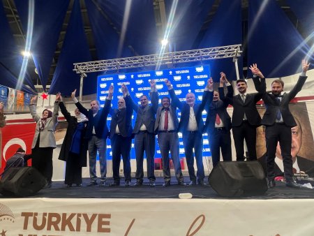 AK Parti adaylarını tanıttı