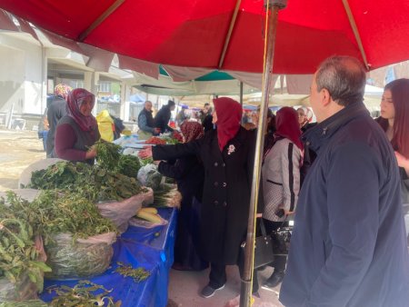AK Parti'nin adayları Karaağaç pazarında