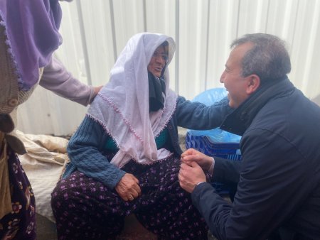 AK Parti'nin adayları Karaağaç pazarında