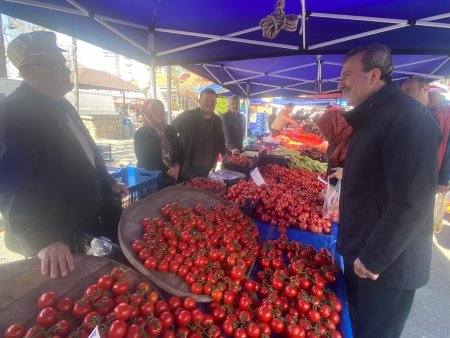 AK Parti'nin adayları Karaağaç pazarında