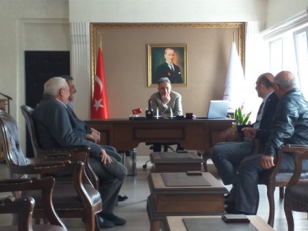 Kodaman Yalvaç'ta çalmadık kapı bırakmıyor