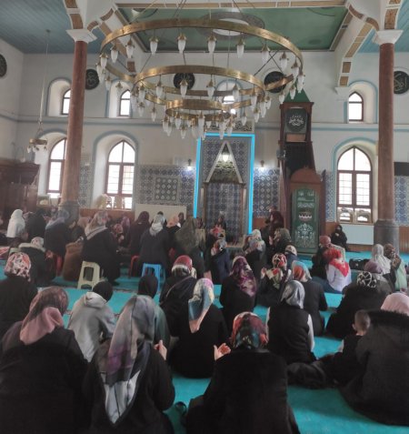 Kadınlara özel Kadir Gecesi programı düzenlendi