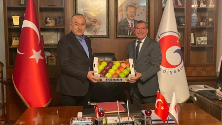 Bakan Çavuşoğlu Eğirdir'de iftar programına katıldı