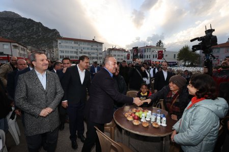 Bakan Çavuşoğlu Eğirdir'de iftar programına katıldı