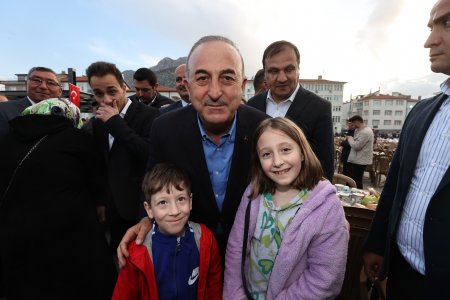 Bakan Çavuşoğlu Eğirdir'de iftar programına katıldı