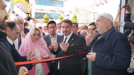 Aylin Cesur'un Seçim Ofisi Açıldı
