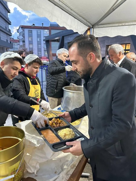 Selim Öncel, iftar çadırında vatandaşlarla buluştu