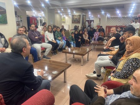 Depremzedelerle iftar açtı