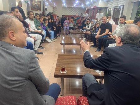 Depremzedelerle iftar açtı