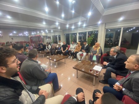 Depremzedelerle iftar açtı