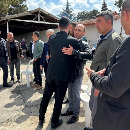 Selim Öncel, bayramı vatandaşlarla geçiriyor