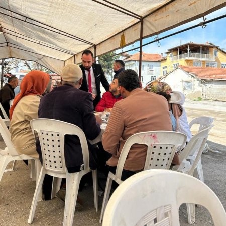Selim Öncel, bayramı vatandaşlarla geçiriyor