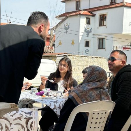 Selim Öncel, bayramı vatandaşlarla geçiriyor