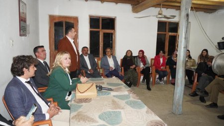 Milletvekili Cesur yağmur çamur demedi, vatandaşa koştu