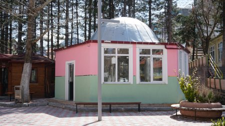 Bu camii mahalle sakinleri tarafından yapıldı