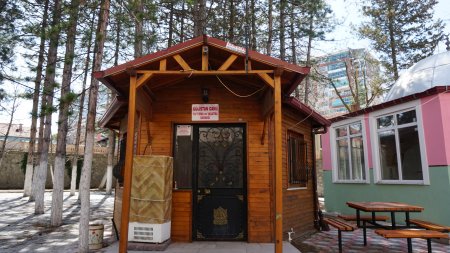 Bu camii mahalle sakinleri tarafından yapıldı