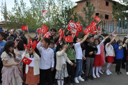 Vali Baruş, Afşin'de 23 Nisan programına katıldı