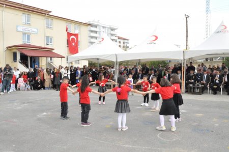 Vali Baruş, Afşin'de 23 Nisan programına katıldı