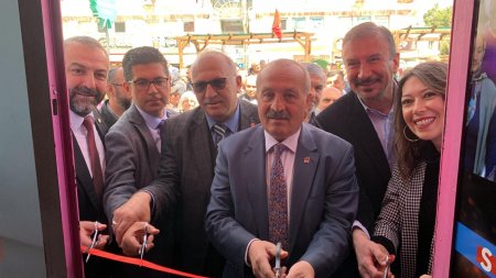 CHP Milletvekili adayları tam kadro Yalvaç’a çıkarma yaptı