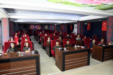 Öğrencilere Yerel Yönetimler dersi