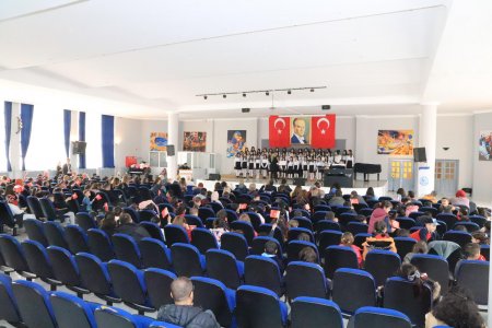  Sesli Düşler Çocuk Korosu büyük beğeni topladı