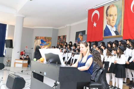  Sesli Düşler Çocuk Korosu büyük beğeni topladı