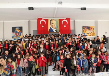 Sesli Düşler Çocuk Korosu büyük beğeni topladı