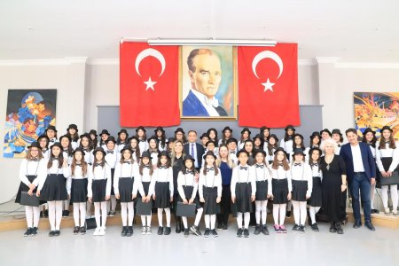  Sesli Düşler Çocuk Korosu büyük beğeni topladı