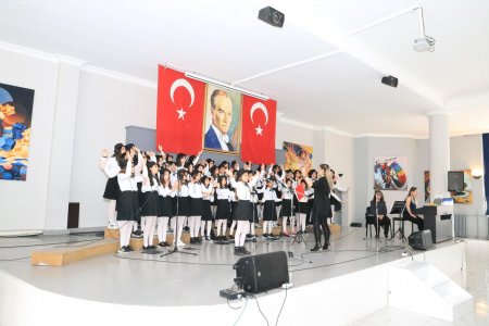  Sesli Düşler Çocuk Korosu büyük beğeni topladı