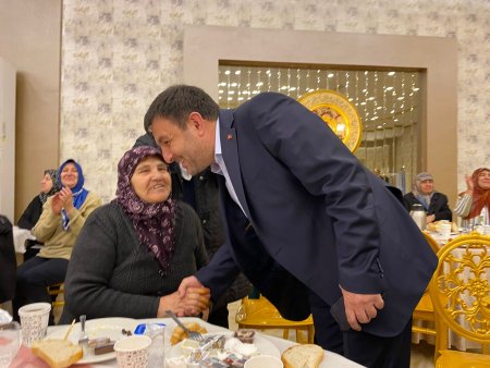 AK Partili kadınlardan Osman Zabun’a sevgi seli 