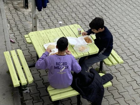 Öğrencilere döner ikramı