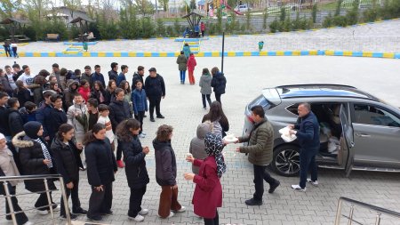 Öğrencilere döner ikramı