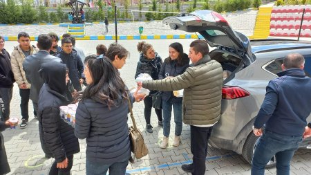 Öğrencilere döner ikramı