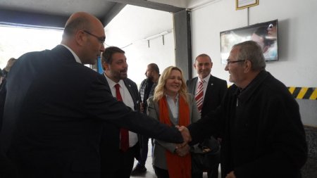 Cesur, Gül Küçük  Sanayi Sitesi esnafını ziyaret etti
