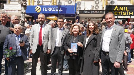 Isparta’da davullu zurnalı 1 Mayıs kutlaması