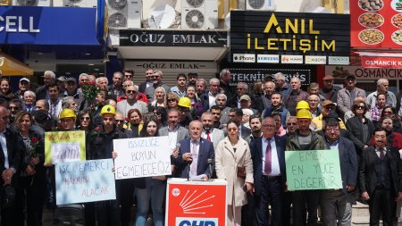 Isparta’da davullu zurnalı 1 Mayıs kutlaması
