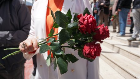 Isparta’da davullu zurnalı 1 Mayıs kutlaması