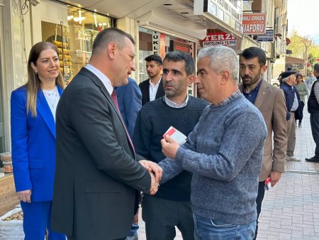 MHP Adayları Cumhuriyet Caddesi'nde 