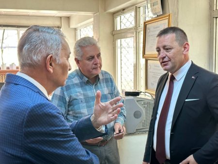 MHP Adayları Cumhuriyet Caddesi'nde 