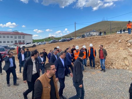 Vali Baruş, Afşin’de Bakan Kirişçi’ye eşlik etti