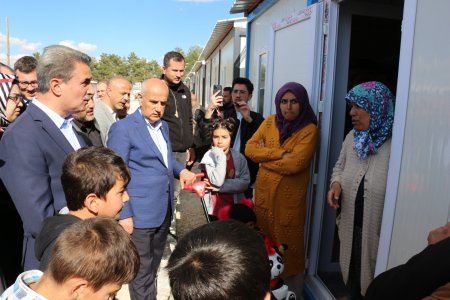 Vali Baruş, Afşin’de Bakan Kirişçi’ye eşlik etti