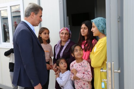Vali Baruş, Afşin’de Bakan Kirişçi’ye eşlik etti