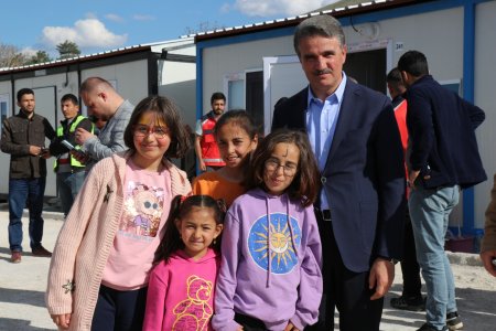 Vali Baruş, Afşin’de Bakan Kirişçi’ye eşlik etti