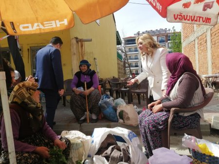 Cesur, her gittiği yerde coşkuyla ve çiçeklerle karşılandı