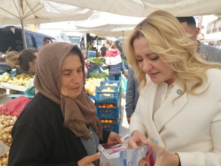 Cesur, her gittiği yerde coşkuyla ve çiçeklerle karşılandı