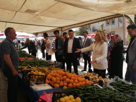 Cesur, her gittiği yerde coşkuyla ve çiçeklerle karşılandı