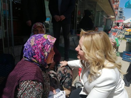 Cesur, her gittiği yerde coşkuyla ve çiçeklerle karşılandı