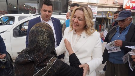 Cesur, her gittiği yerde coşkuyla ve çiçeklerle karşılandı